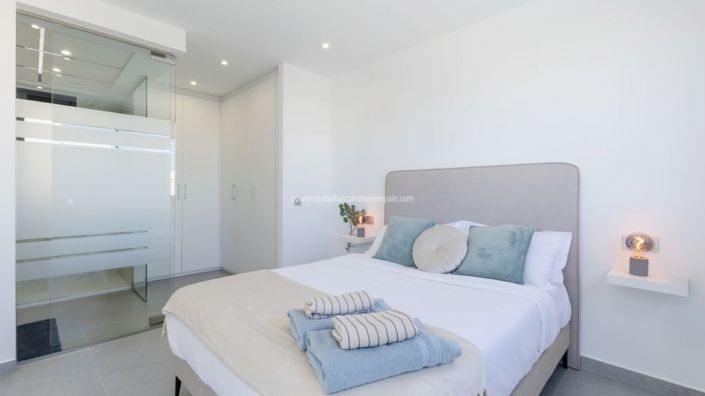 Image No.16-3 Bed Property for sale