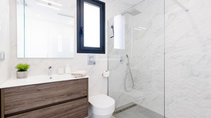 Image No.17-3 Bed Property for sale