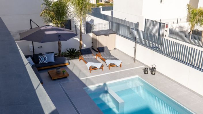 Image No.19-3 Bed Property for sale