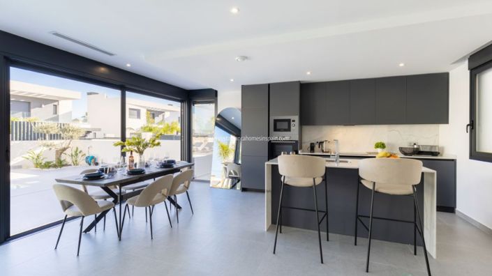 Image No.5-3 Bed Property for sale