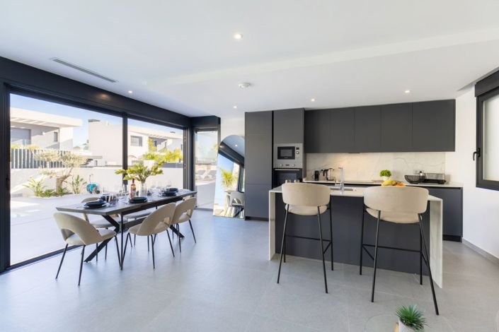 Image No.5-3 Bed Property for sale