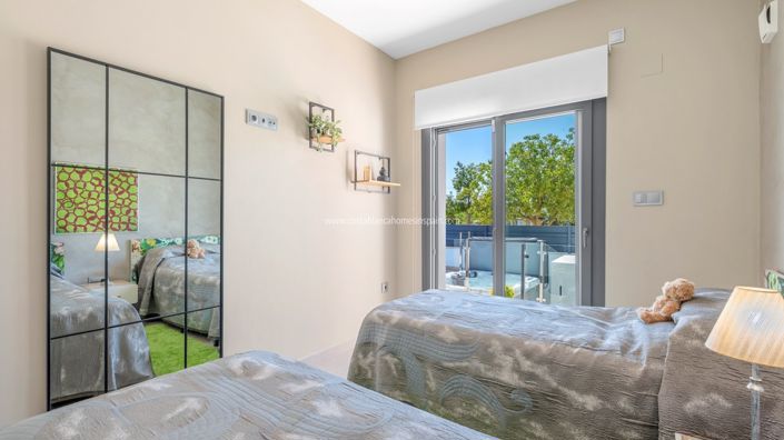 Image No.20-3 Bed Townhouse for sale