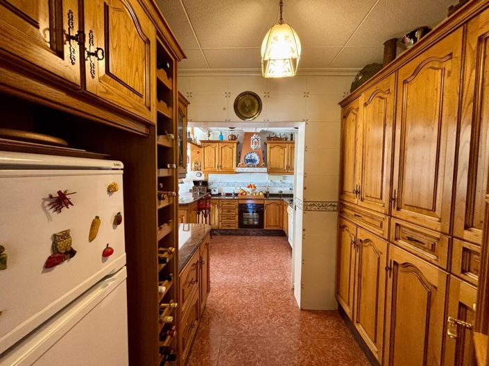 Image No.21-4 Bed Property for sale