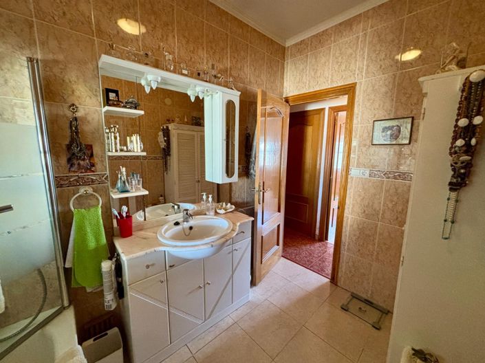 Image No.29-4 Bed Property for sale