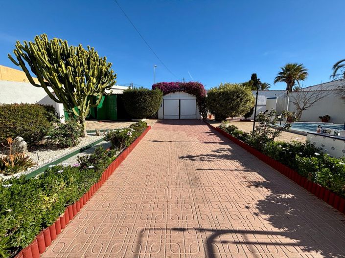 Image No.38-4 Bed Property for sale