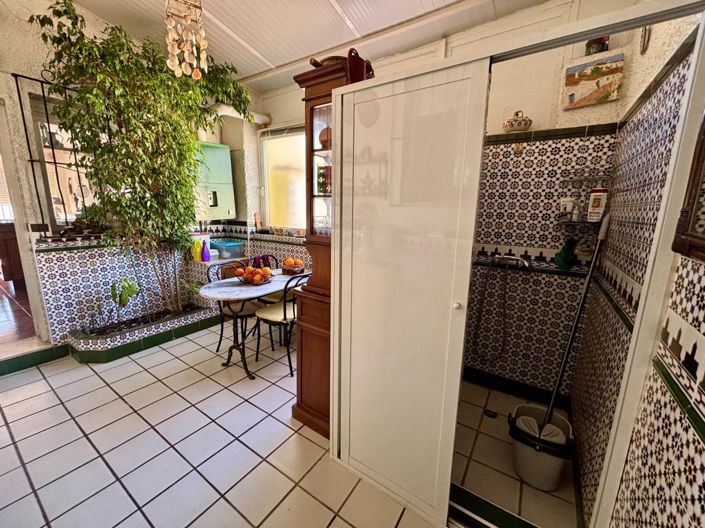 Image No.7-4 Bed Property for sale