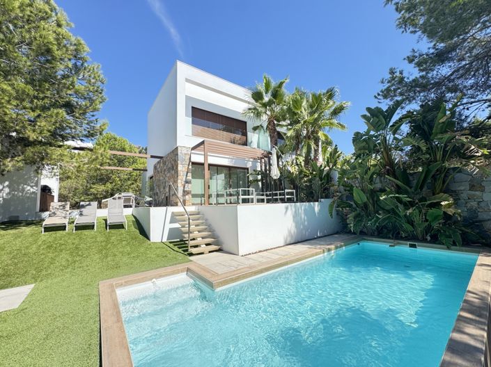 Image No.1-4 Bed Villa for sale