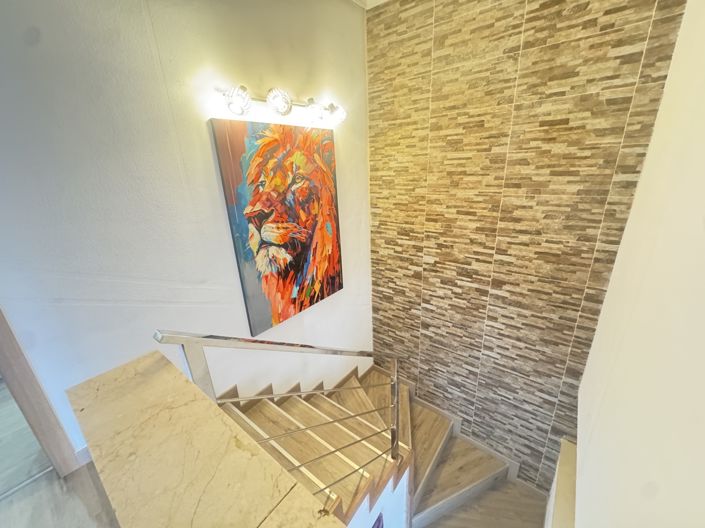 Image No.11-4 Bed Townhouse for sale