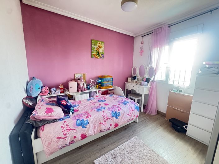 Image No.17-4 Bed Townhouse for sale