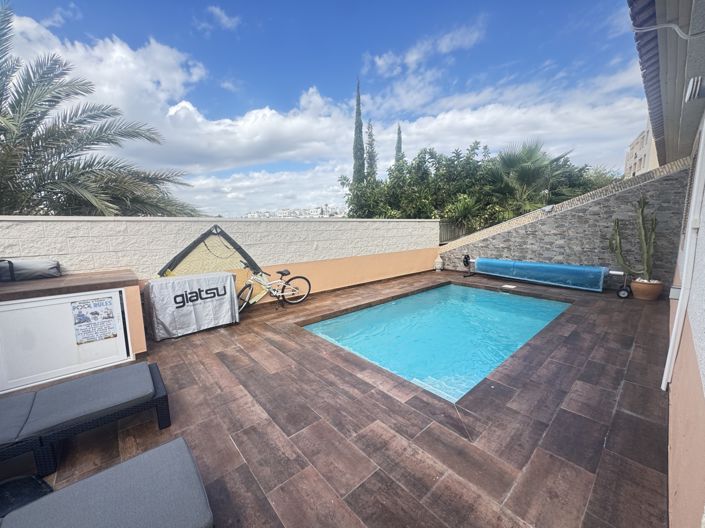 Image No.3-4 Bed Townhouse for sale