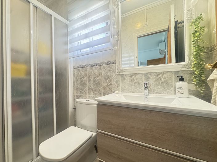 Image No.16-4 Bed Property for sale