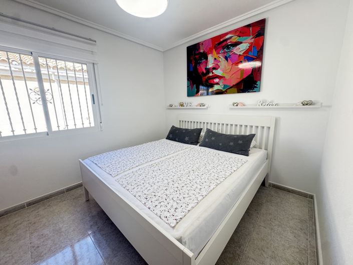 Image No.20-4 Bed Property for sale