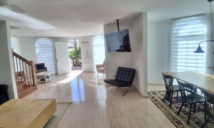 Image No.28-4 Bed Property for sale