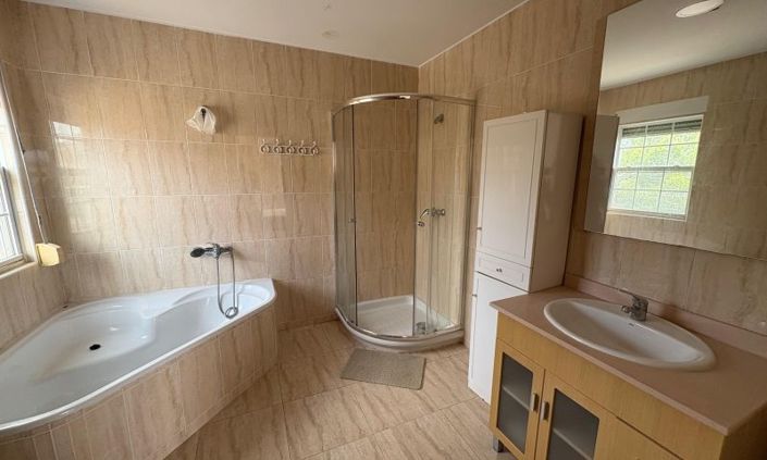 Image No.31-4 Bed Property for sale