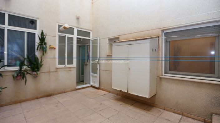 Image No.21-3 Bed Apartment for sale