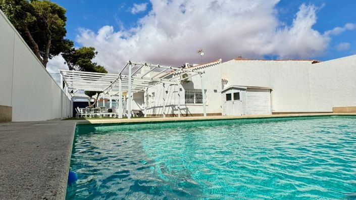 Image No.11-2 Bed Property for sale