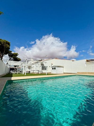 Image No.9-2 Bed Property for sale