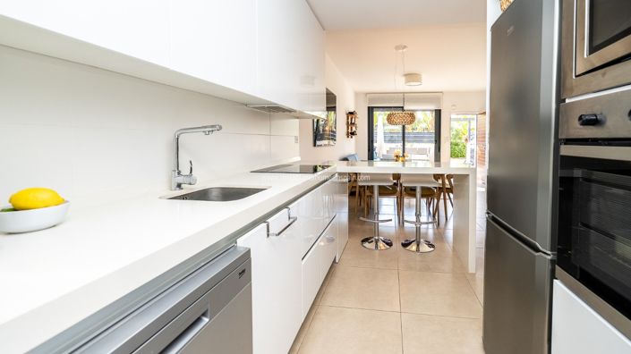 Image No.13-3 Bed Townhouse for sale