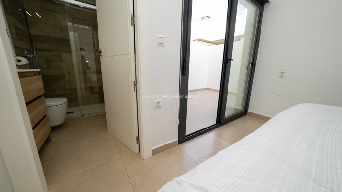 Image No.20-3 Bed Townhouse for sale