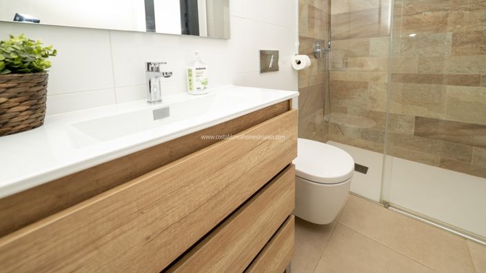 Image No.21-3 Bed Townhouse for sale