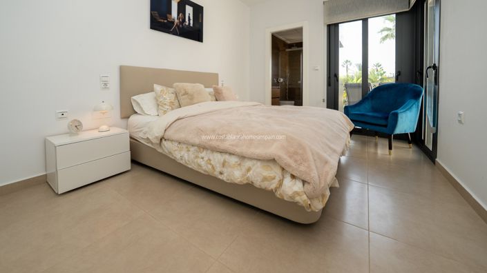 Image No.22-3 Bed Townhouse for sale