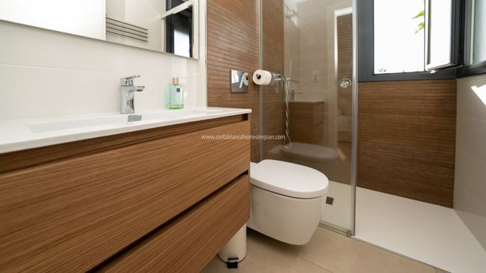 Image No.24-3 Bed Townhouse for sale