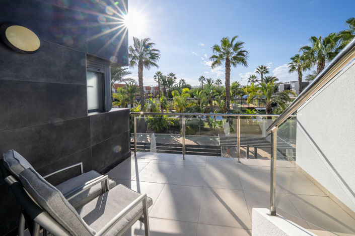 Image No.27-3 Bed Townhouse for sale