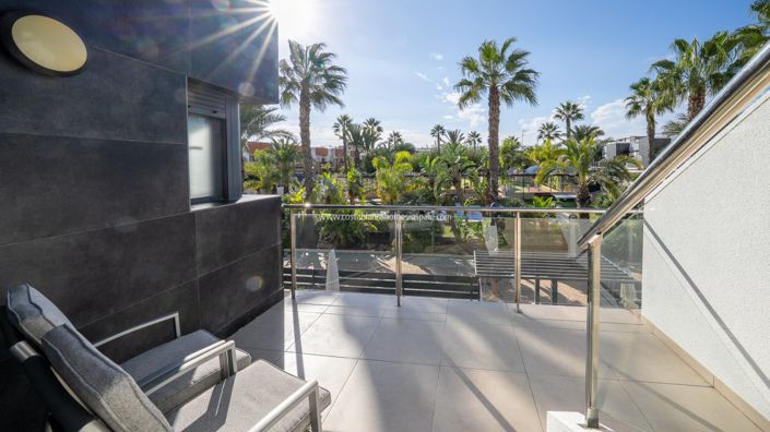 Image No.27-3 Bed Townhouse for sale