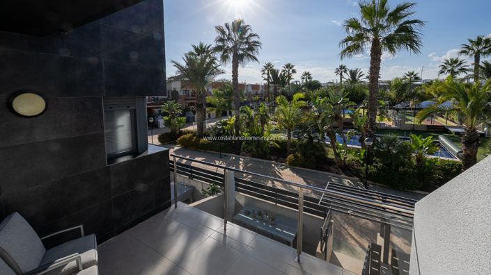 Image No.33-3 Bed Townhouse for sale