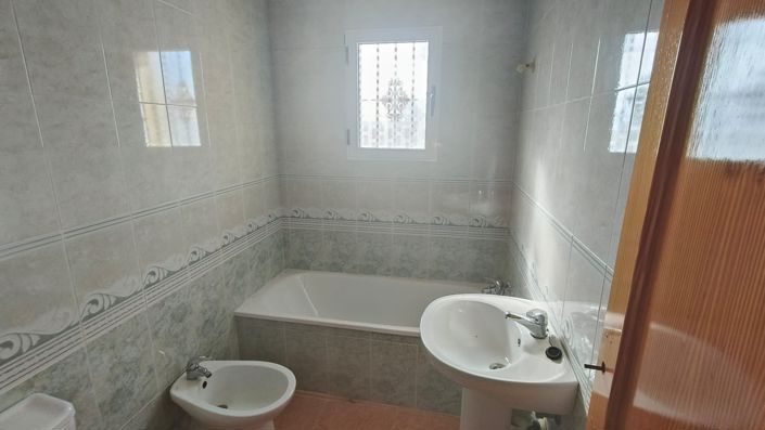 Image No.11-3 Bed Property for sale