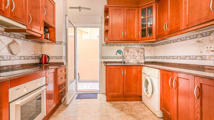 Image No.12-3 Bed Townhouse for sale