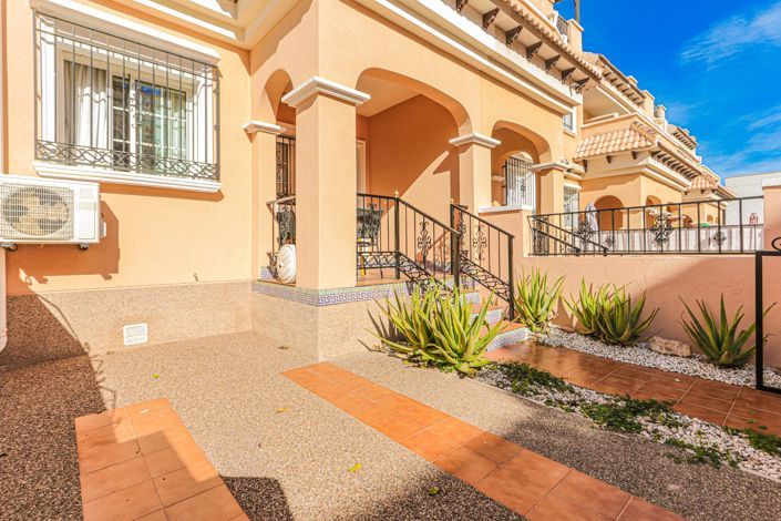 Image No.2-Maison de ville de 3 chambres à vendre à Villamartin