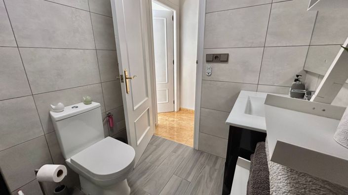 Image No.20-3 Bed Townhouse for sale