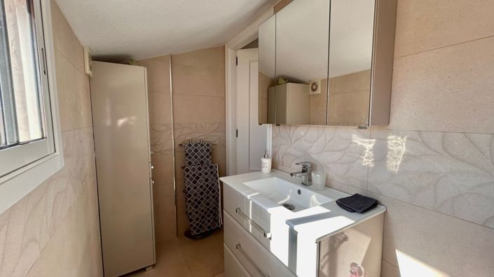 Image No.26-3 Bed Townhouse for sale