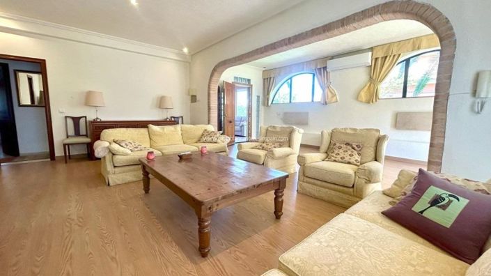 Image No.27-3 Bed Villa for sale