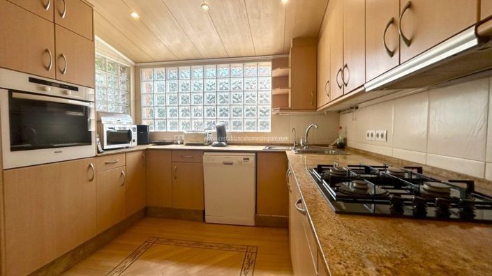 Image No.28-3 Bed Villa for sale