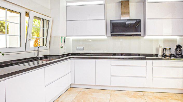 Image No.10-4 Bed Villa for sale