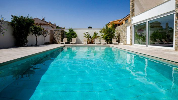 Image No.38-4 Bed Villa for sale