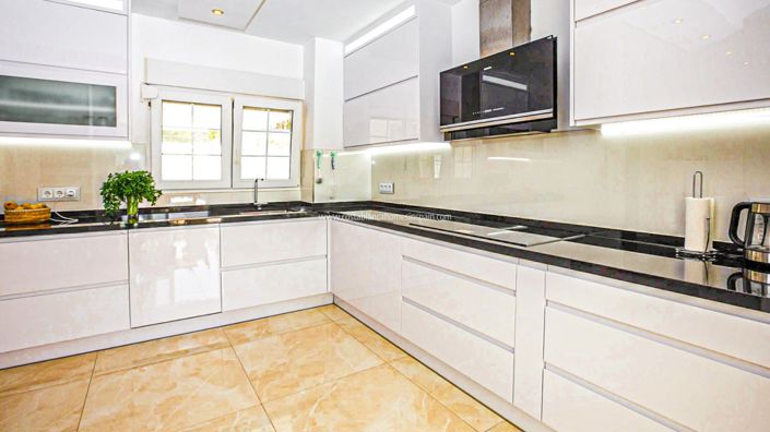 Image No.9-4 Bed Villa for sale