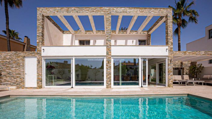 Image No.14-4 Bed Villa for sale