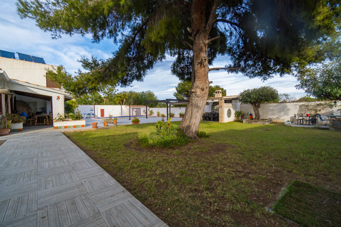 Image No.3-9 Bed Villa for sale