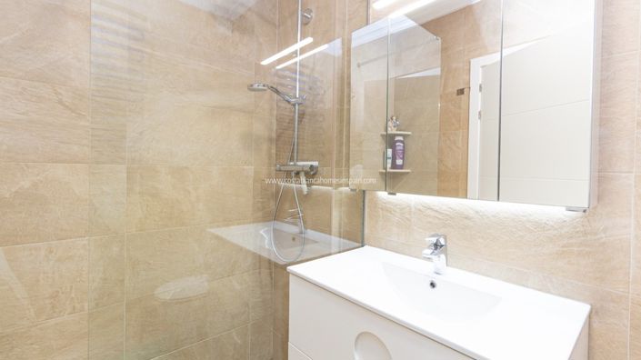 Image No.18-3 Bed Property for sale