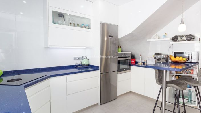 Image No.12-3 Bed Property for sale