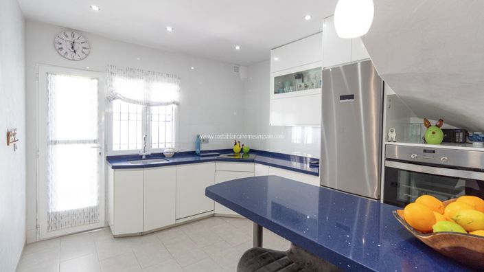 Image No.13-3 Bed Property for sale