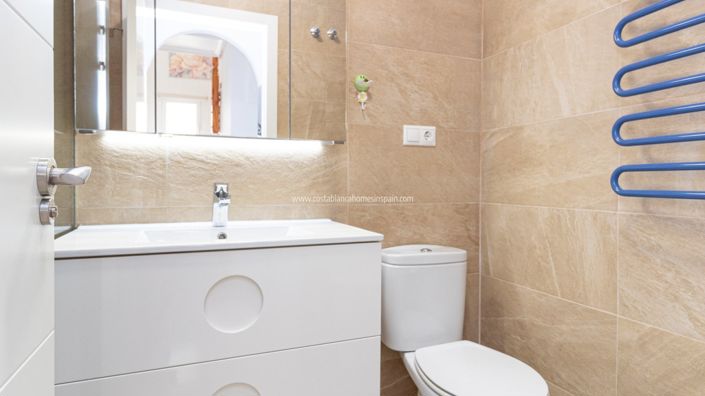 Image No.17-3 Bed Property for sale