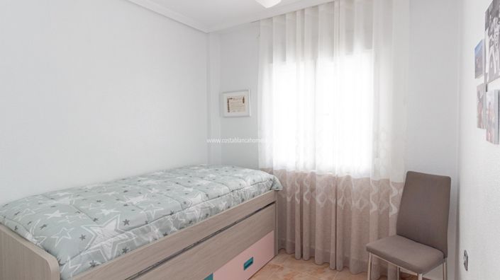 Image No.19-3 Bed Property for sale