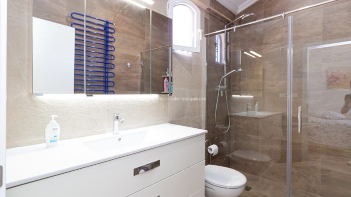 Image No.21-3 Bed Property for sale