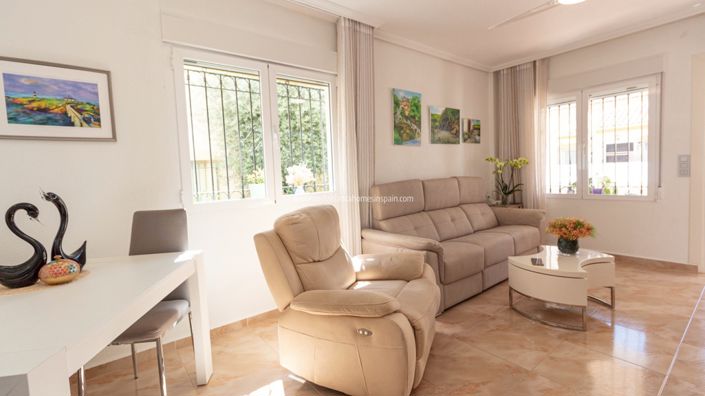 Image No.6-3 Bed Property for sale