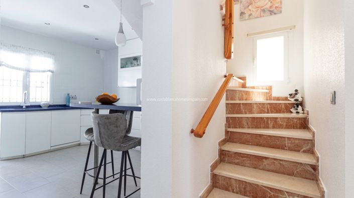 Image No.10-3 Bed Property for sale