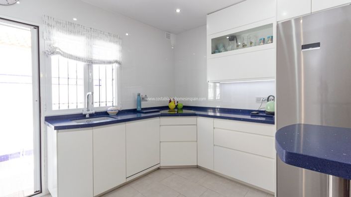 Image No.11-3 Bed Property for sale